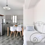 Agrabeli Paros 4* ナウサ