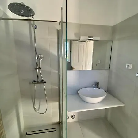 Agrabeli Paros アパートホテル 4*