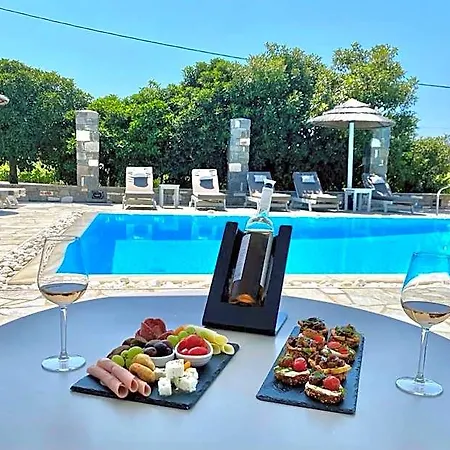 Hotel apartamentowy Agrabeli Paros 4*