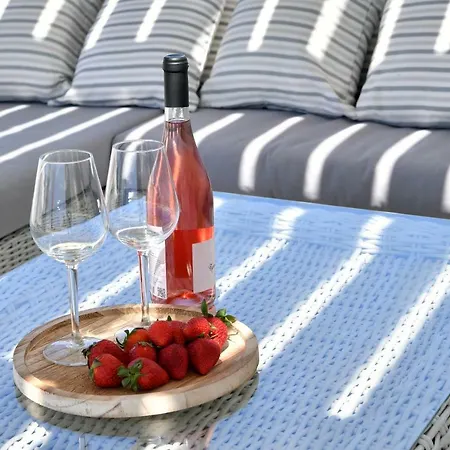 Agrabeli Paros アパートホテル